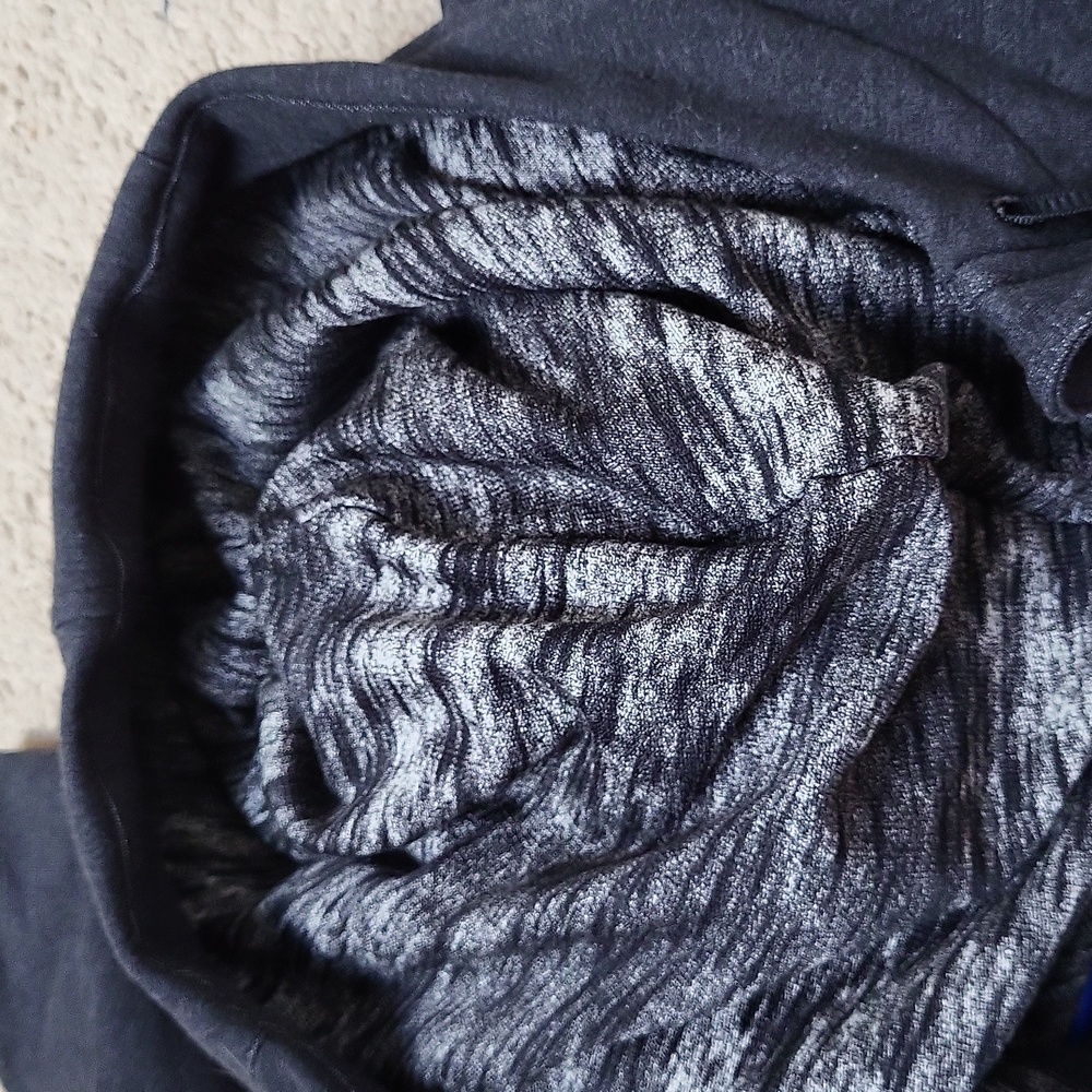 Lululemon Dark Grey Hoodie With Thumb Holes Size 4, EUC - Picture 13 of 17